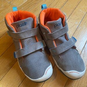 Plae Kids Max Sneakers - (Limestone) Gray suede and Orange accents size 4